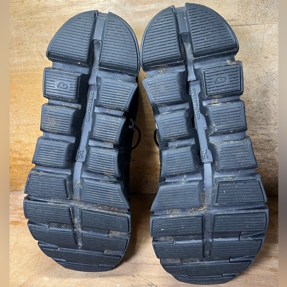 On Cloud 6 WATERPROOF REFLECTIVE Womens Size 8.5 Running Shoes Sneakers Black - Picture 8 of 12